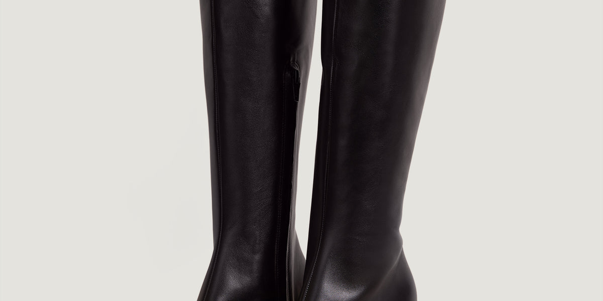 Fitted boots in black smooth leather | Rouje • Rouje Paris